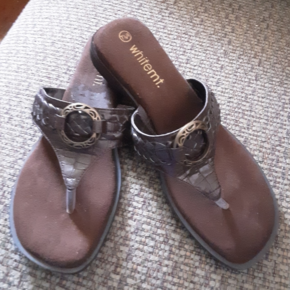 White Mountain sandals
